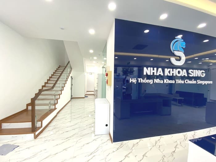 Vách lễ tân nha khoa Sing